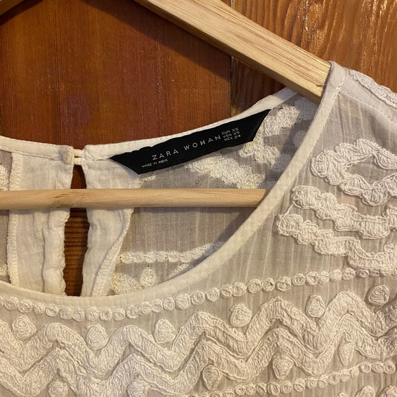 Cream embroidered tank top - Picture 3 of 4